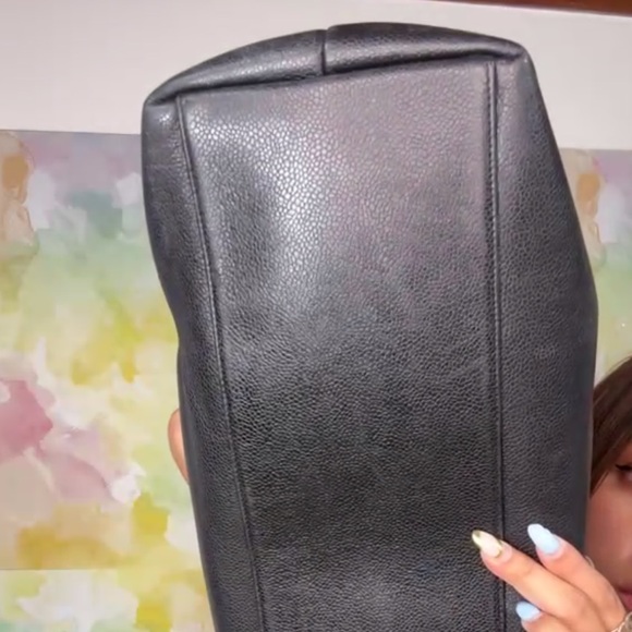 Auth CHANEL Large Caviar Leather Tote - Picture 3 of 4